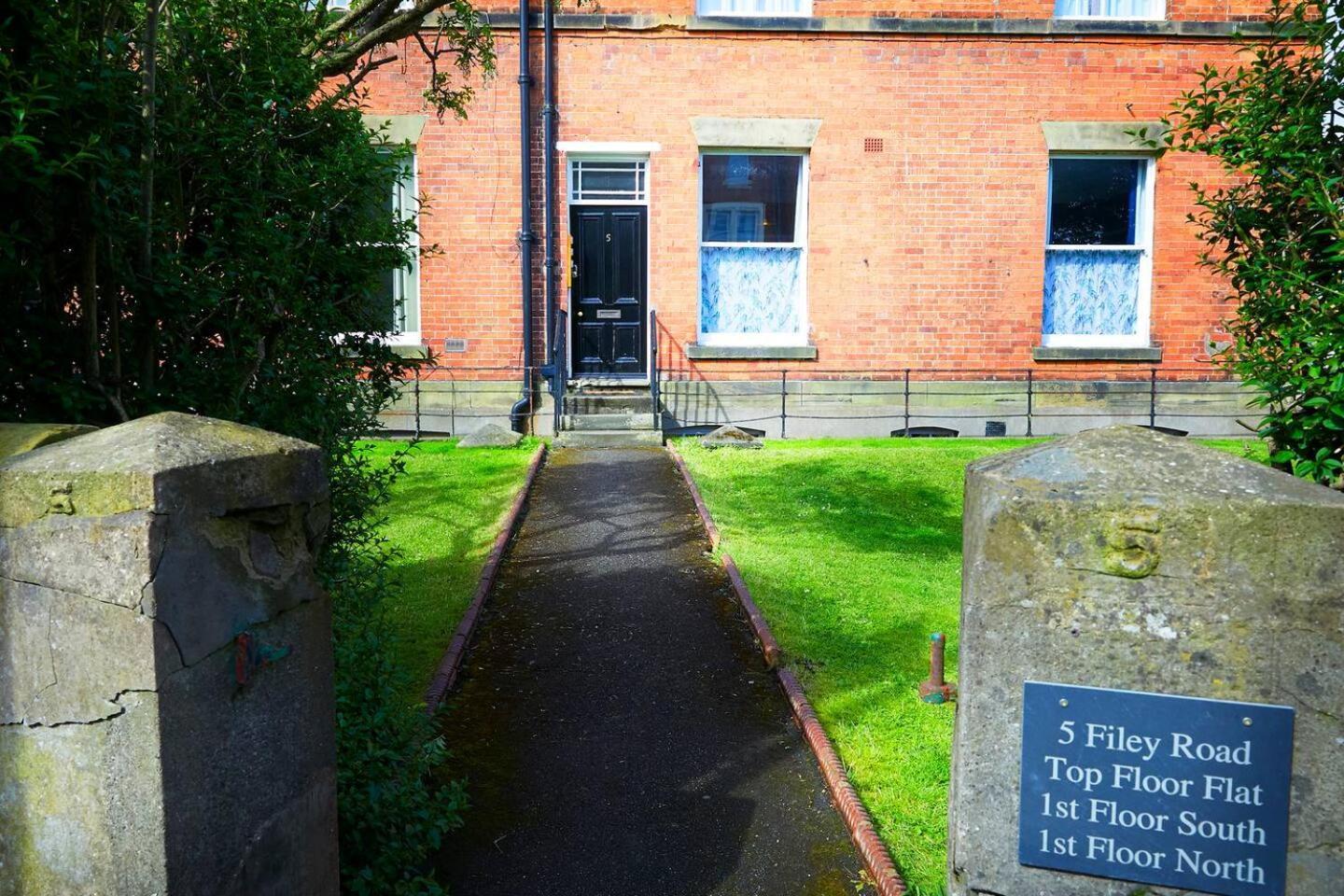 The Penthouse Queen Margaret'S Lodge Scarborough Eksteriør bilde